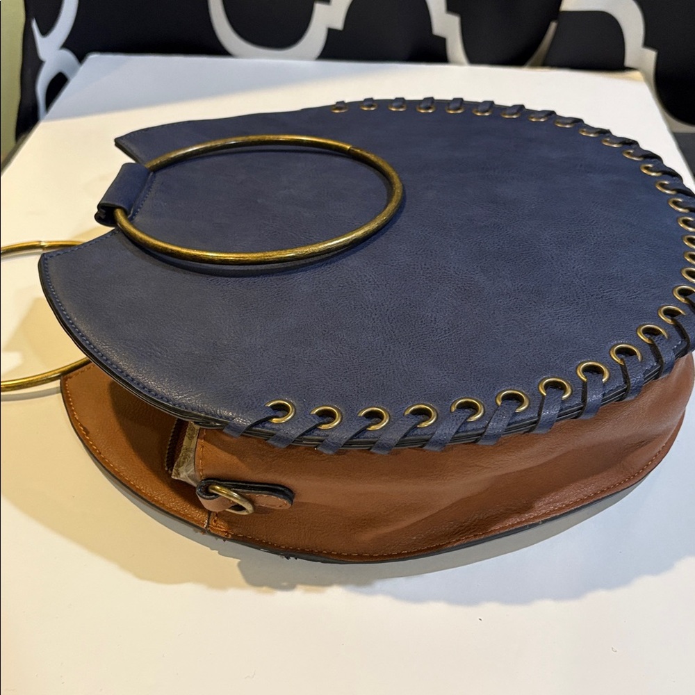 Simply Noelle Navy Round Circle Crossbody Bag Gold Ring Handle - Picture 5 of 7